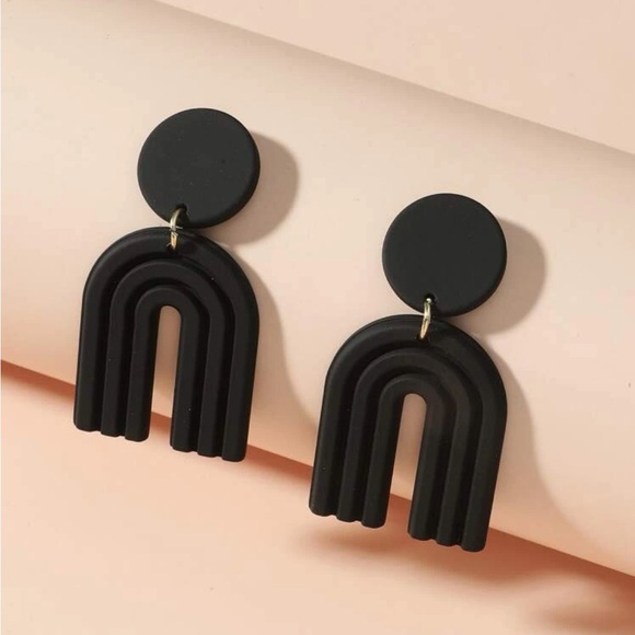 Jewelry - Black Geometric Drop Earrings
